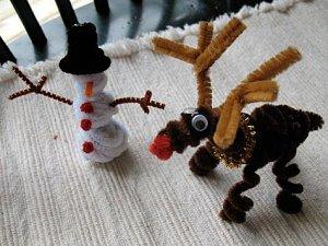 chenille-snowman-rudolph-christmas-craft-photo-475x357-aformaro-_476x357.jpg